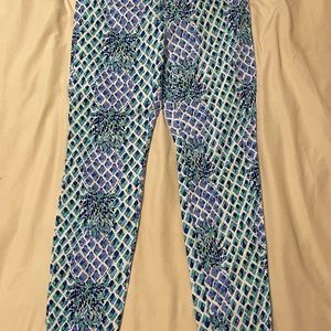 Lily Pulitzer size 8 like new pineapple pants. Beautiful mint condition